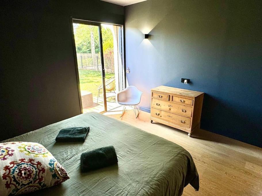 Maison D'architecte Avec Piscine-spa Chauffe En Centre De