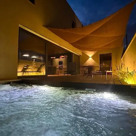 Maison D'Architecte Avec Piscine-Spa Chauffe En Centre Ville De Vaison-La-Romaine Exterior foto
