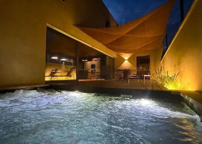 Maison D\'Architecte Avec Piscine-Spa Chauffe En Centre Ville De Vaison-La-Romaine